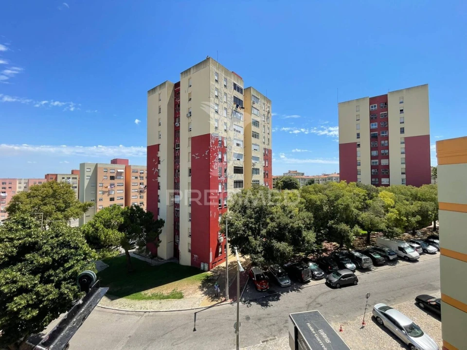 Apartamento T1 para Venda em Corroios Foto 7