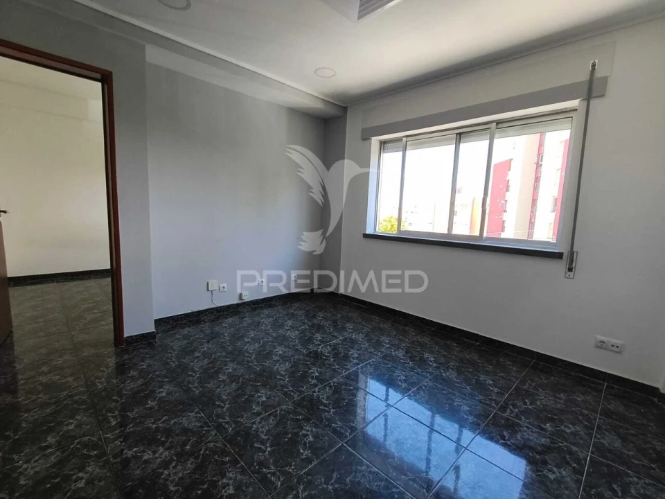 Apartamento T1 para Venda em Corroios Foto 3