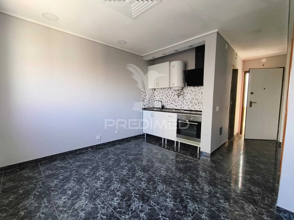 Apartamento T1 para Venda em Corroios Foto 2