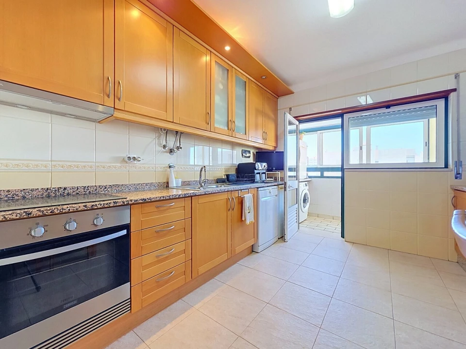 Apartamento T4 para Venda em Portimão Foto 3