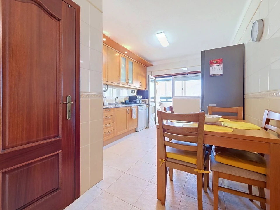 Apartamento T4 para Venda em Portimão Foto 5