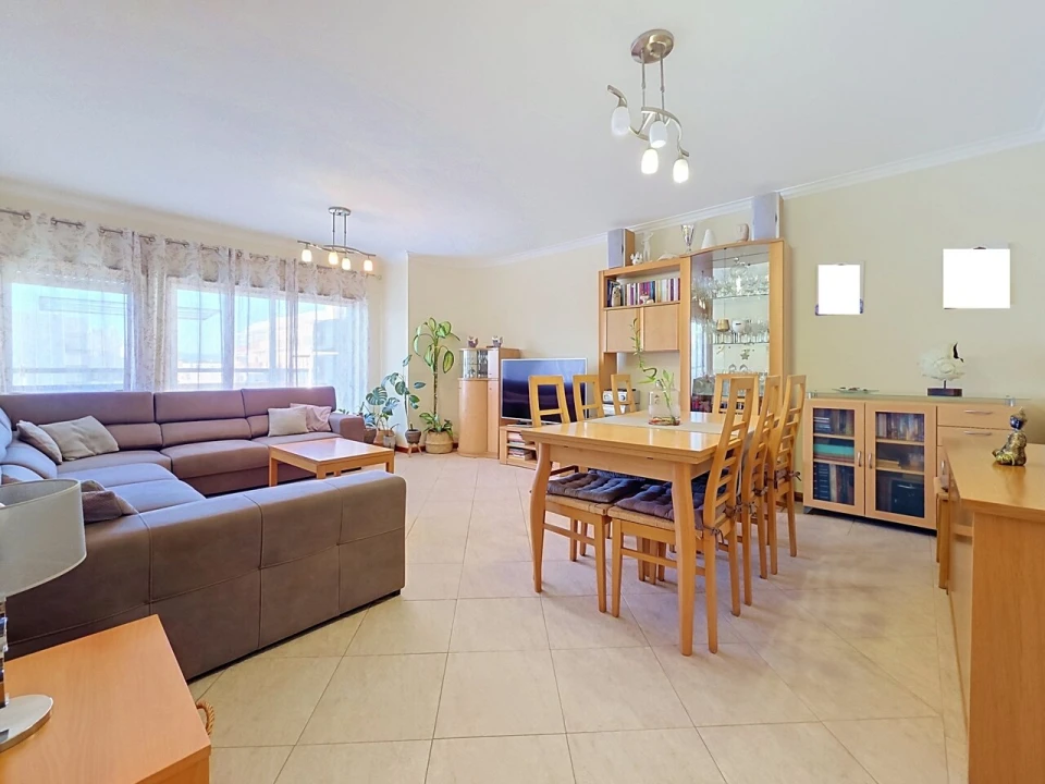 Apartamento T4 para Venda em Portimão Foto 8