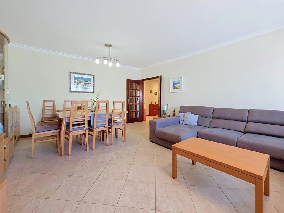 Apartamento T4 para Venda em Portimão Foto 9