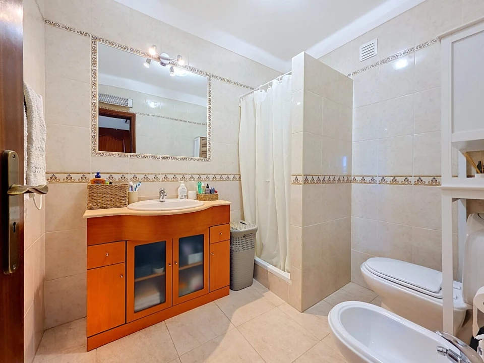 Apartamento T4 para Venda em Portimão Foto 12