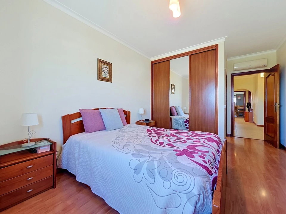 Apartamento T4 para Venda em Portimão Foto 14