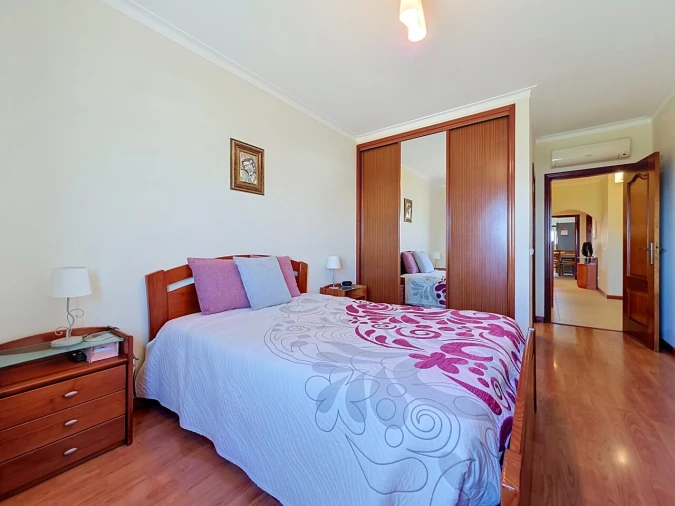 Apartamento T4 para Venda em Portimão Foto 14