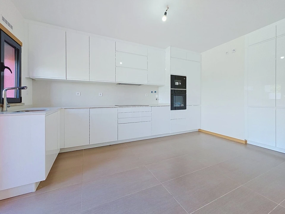 Moradia T3 para Venda em Guia Foto 2