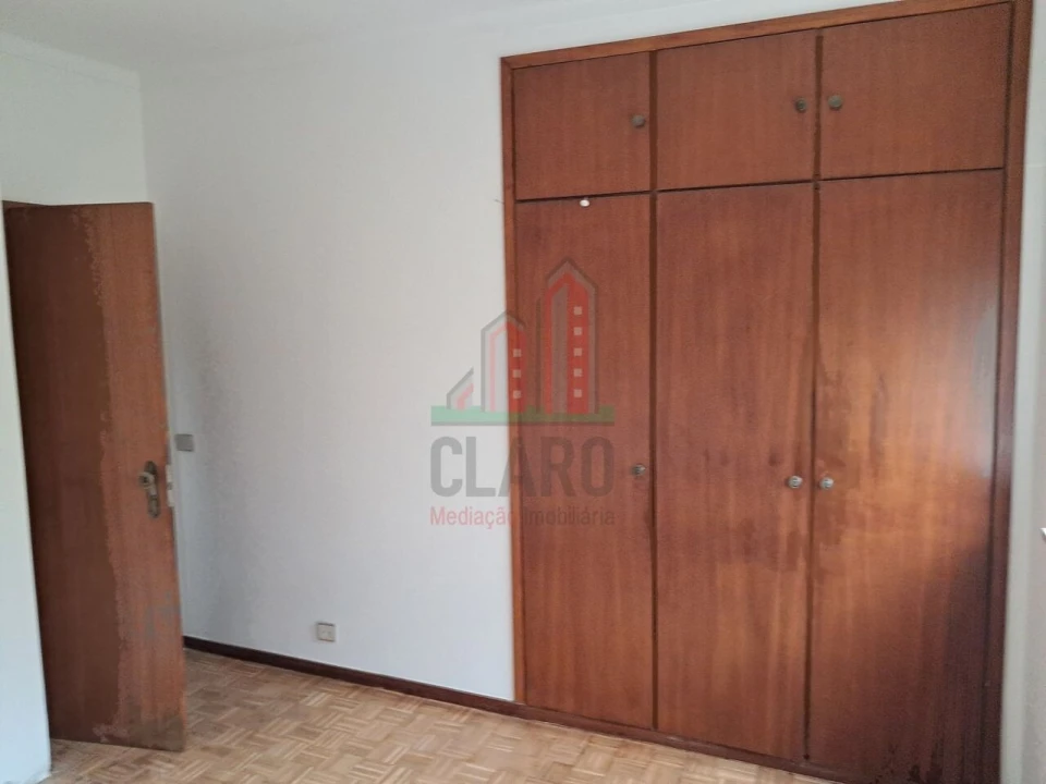 Apartamento T3 para Venda em Santo Antonio dos Olivais Foto 8