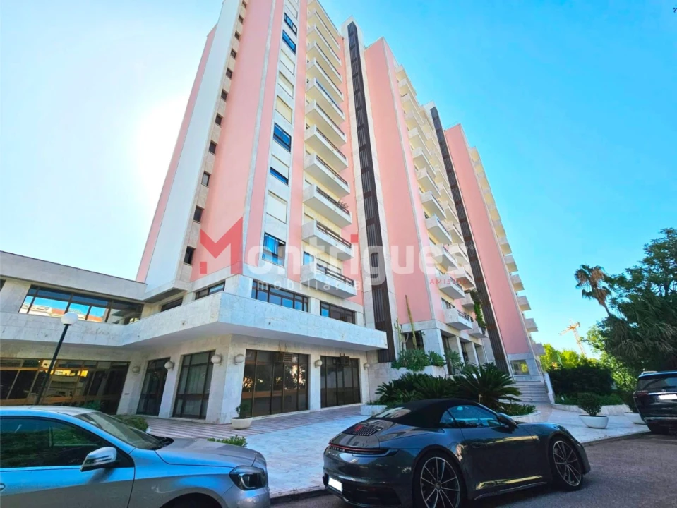 Apartamento T3 para Arrendamento em São Domingos de Benfica Foto 1