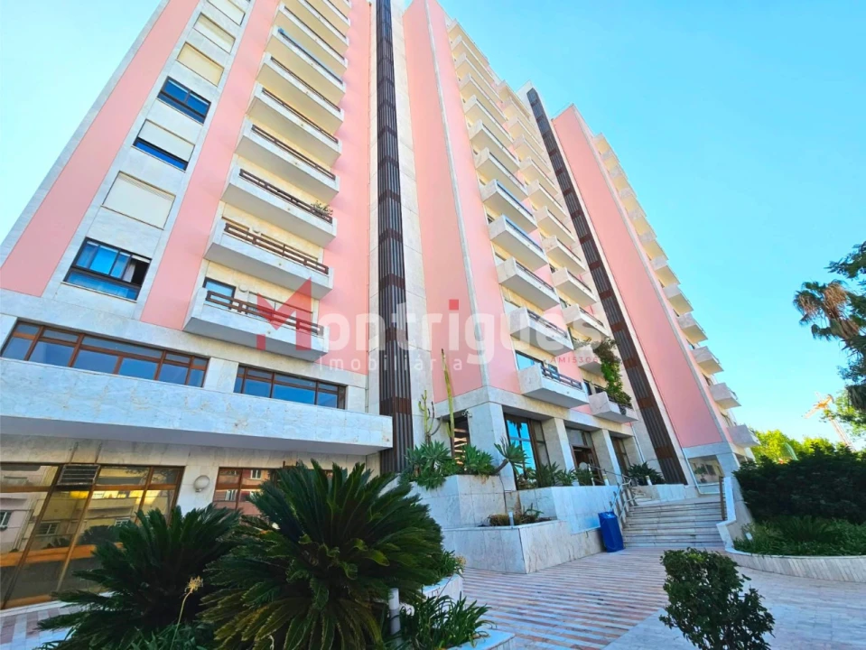 Apartamento T3 para Arrendamento em São Domingos de Benfica Foto 2