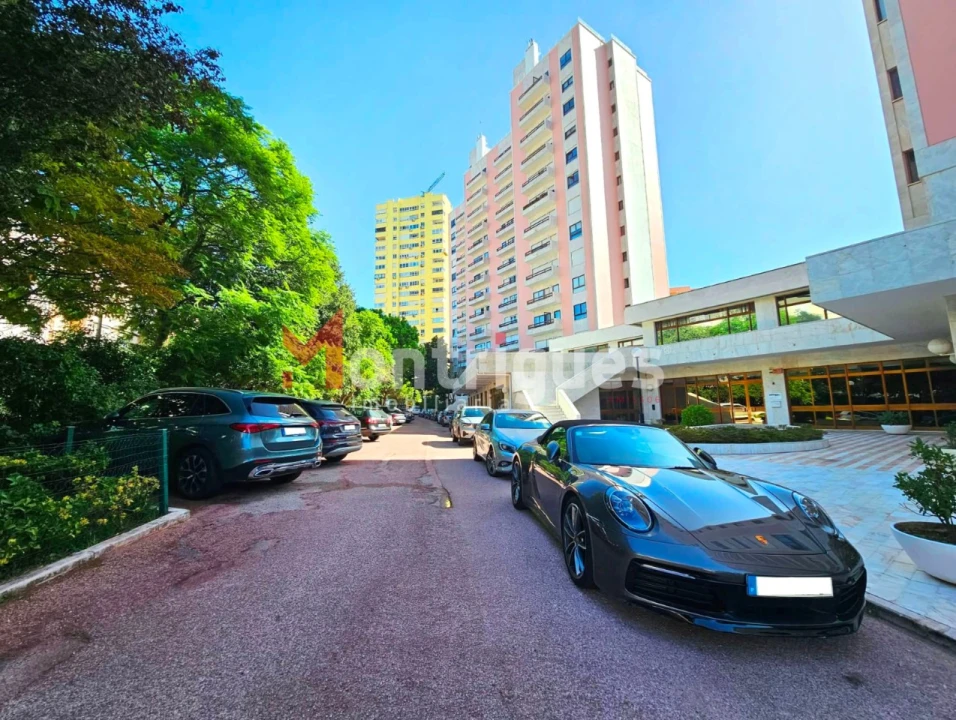 Apartamento T3 para Arrendamento em São Domingos de Benfica Foto 10