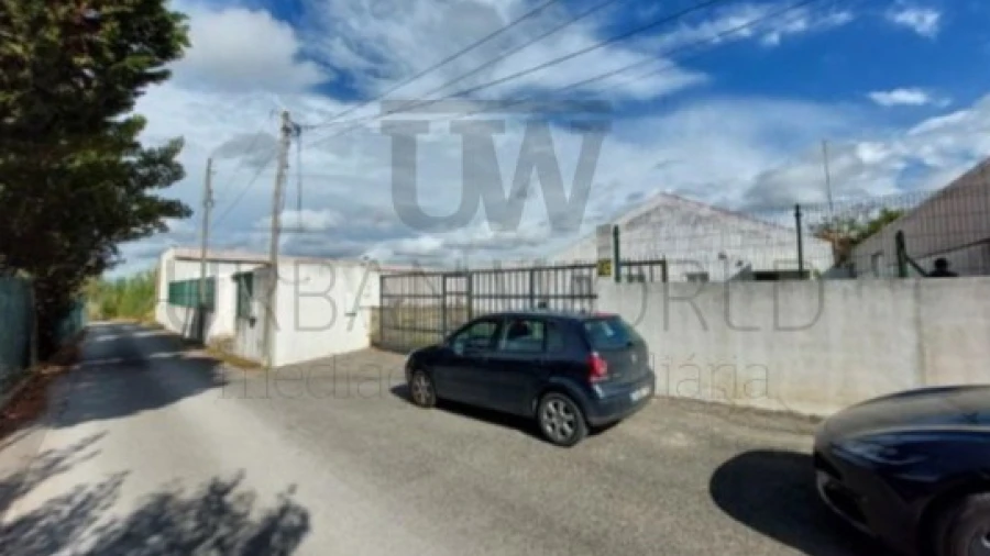 Armazém para Venda em Azeitão (São Lourenço e São Simão)