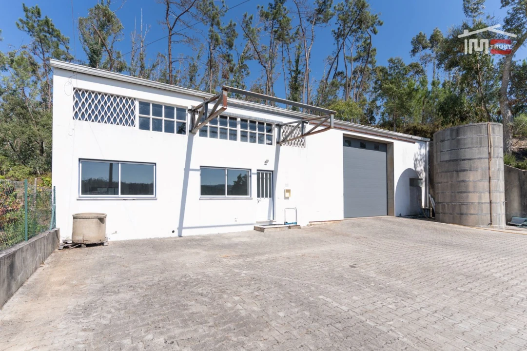 Armazém para Arrendamento em Caranguejeira Foto 1