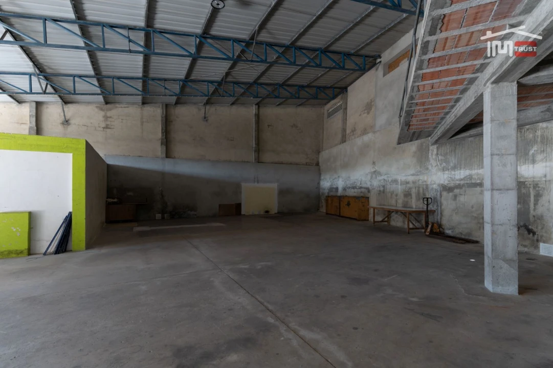 Armazém para Arrendamento em Caranguejeira Foto 16