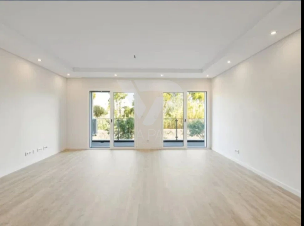Apartamento T3 para Arrendamento em Carcavelos e Parede Foto 2