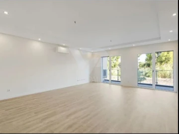 Apartamento T3 para Arrendamento em Carcavelos e Parede