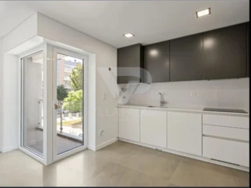 Apartamento T3 para Arrendamento em Carcavelos e Parede