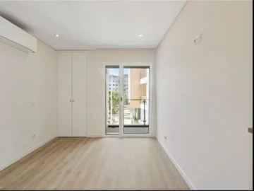 Apartamento T3 para Arrendamento em Carcavelos e Parede
