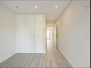 Apartamento T3 para Arrendamento em Carcavelos e Parede