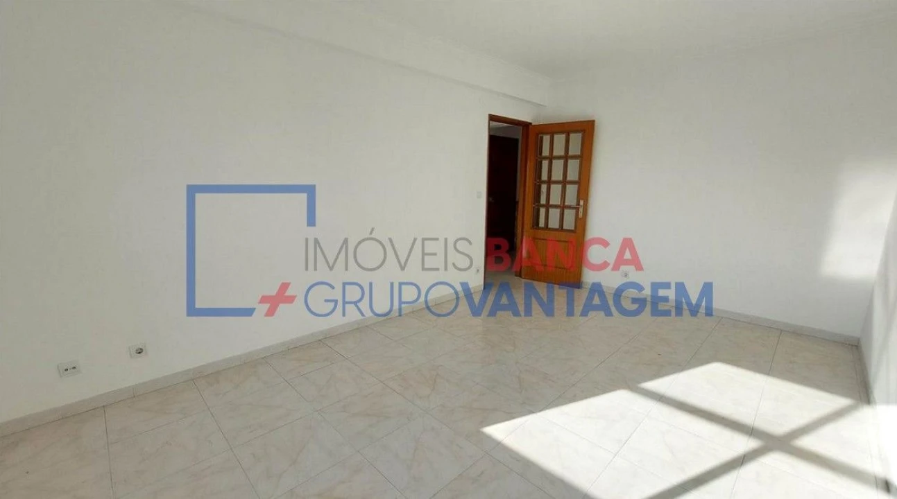 Apartamento T2 para Venda em Algueirão-Mem Martins Foto 5