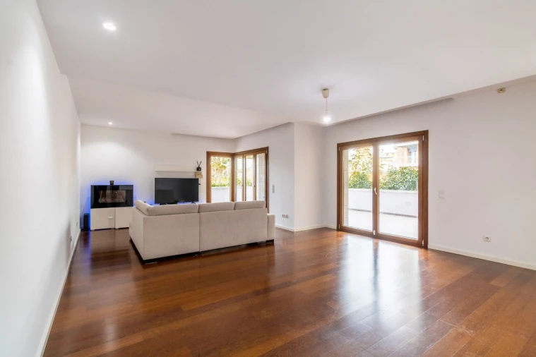 Apartamento T3 para Arrendamento em Bucelas Foto 13