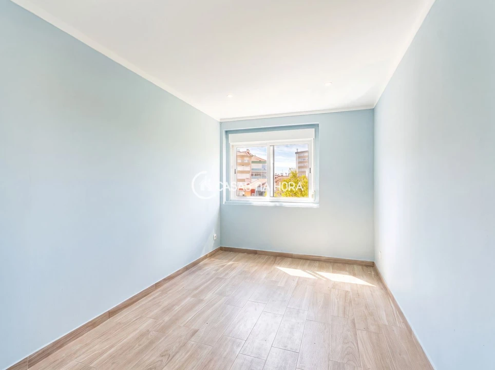 Apartamento T4 para Arrendamento em Benfica Foto 5
