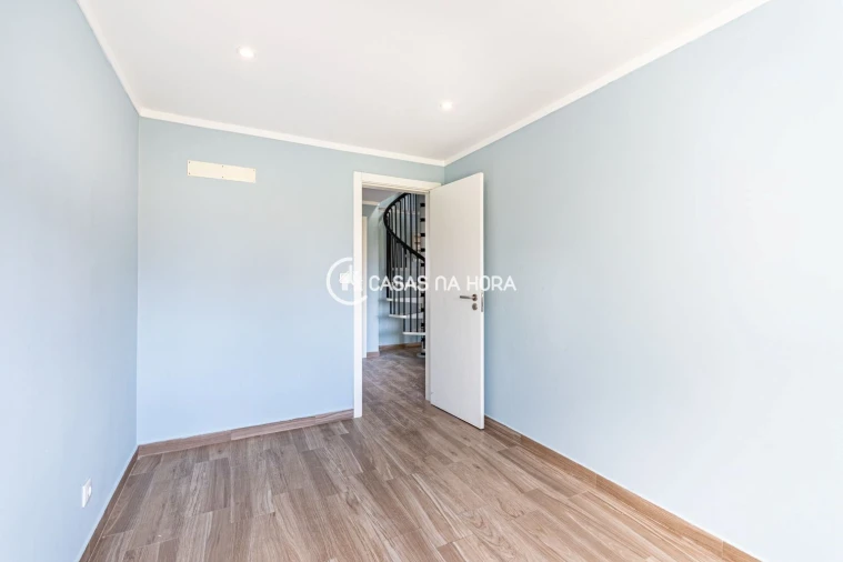 Apartamento T4 para Arrendamento em Benfica Foto 2