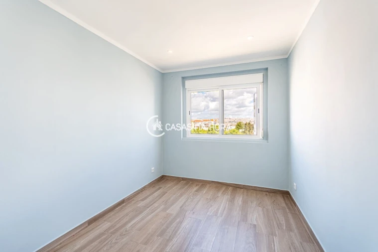 Apartamento T4 para Arrendamento em Benfica Foto 3