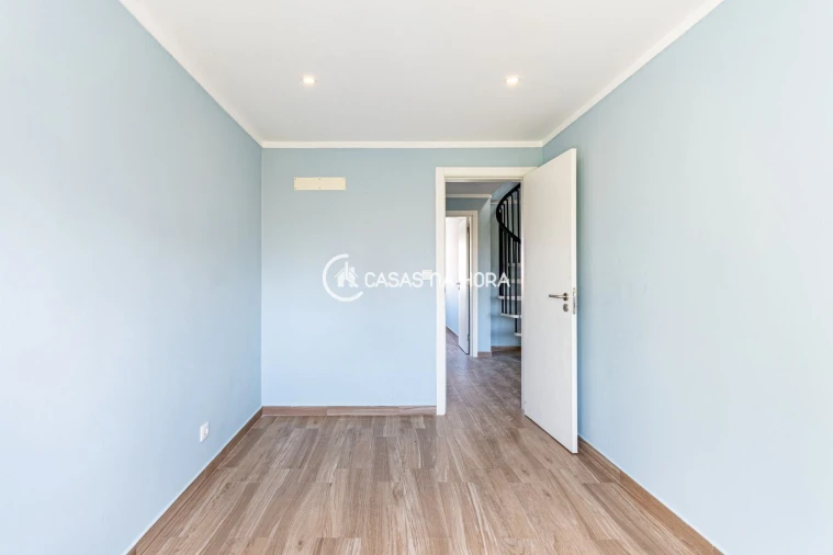 Apartamento T4 para Arrendamento em Benfica Foto 4