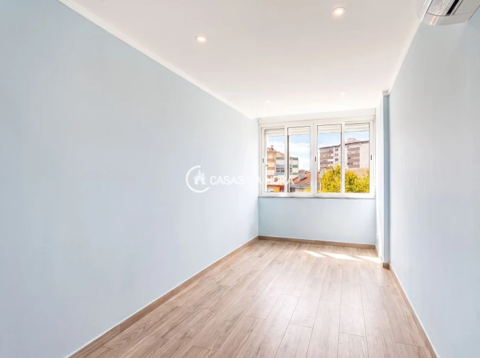 Apartamento T4 para Arrendamento em Benfica Foto 7