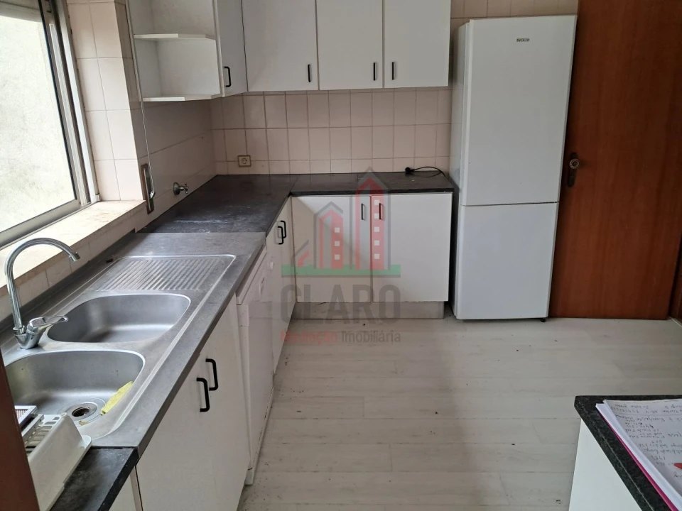 Apartamento T3 para Venda em Santo Antonio dos Olivais Foto 1