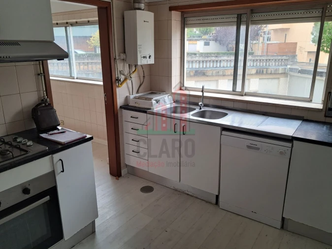 Apartamento T3 para Venda em Santo Antonio dos Olivais Foto 2