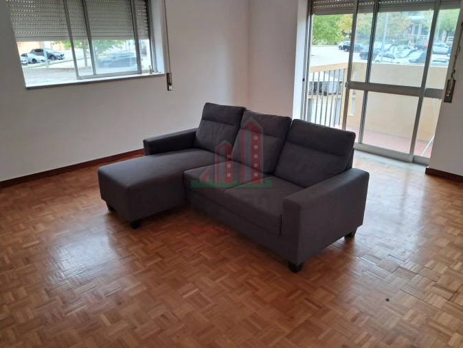 Apartamento T3 para Venda em Santo Antonio dos Olivais Foto 4