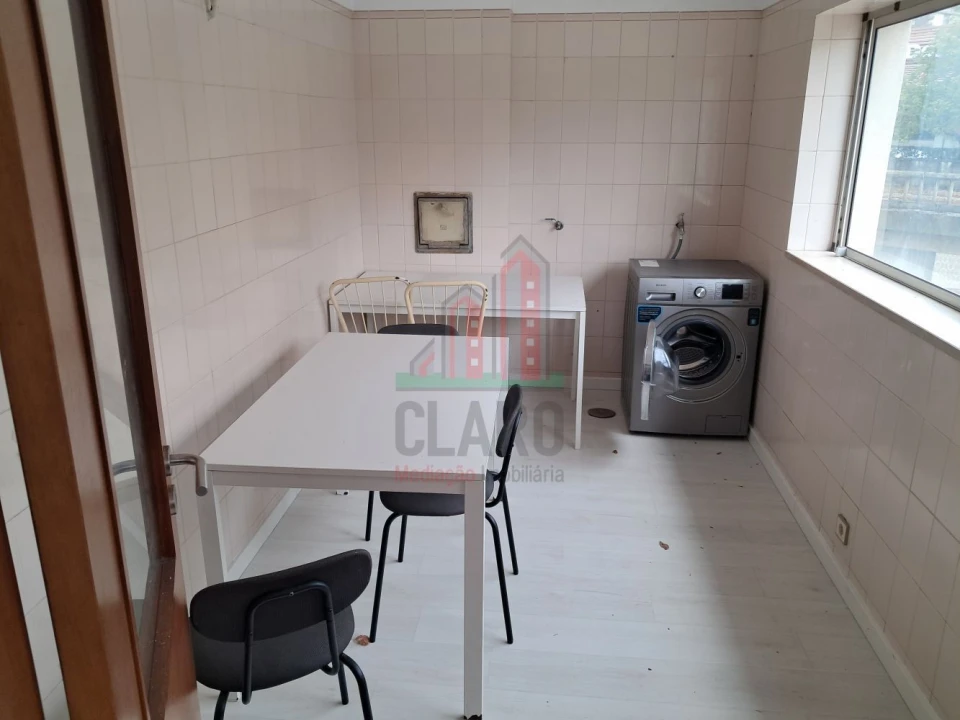 Apartamento T3 para Venda em Santo Antonio dos Olivais Foto 3