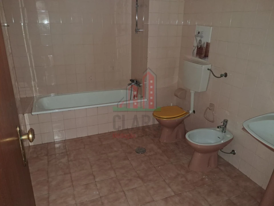 Apartamento T3 para Venda em Santo Antonio dos Olivais Foto 11