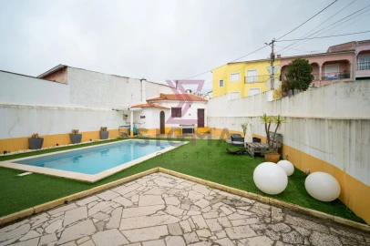 Moradia T2 para Venda em São Bartolomeu dos Galegos e Moledo