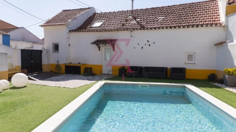 Moradia T2 para Venda em São Bartolomeu dos Galegos e Moledo