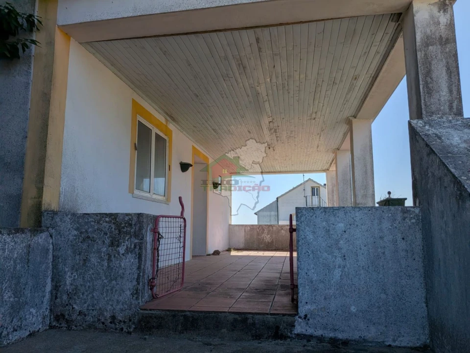 Moradia T4 para Venda em Fundada Foto 2