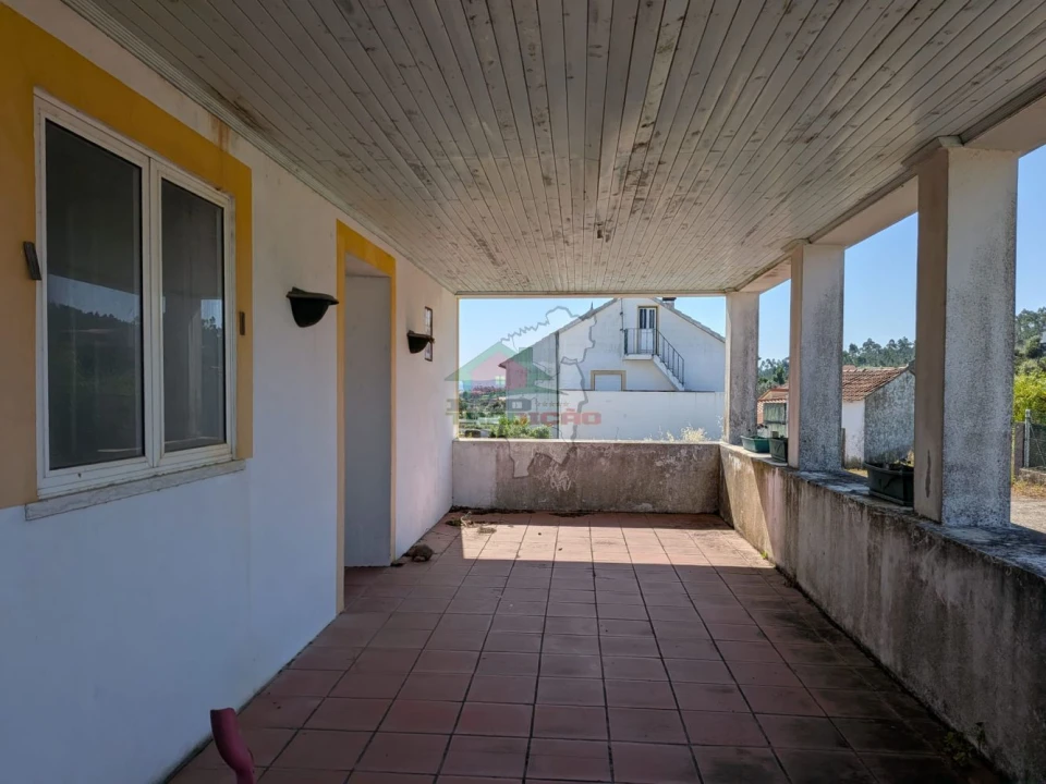 Moradia T4 para Venda em Fundada Foto 3