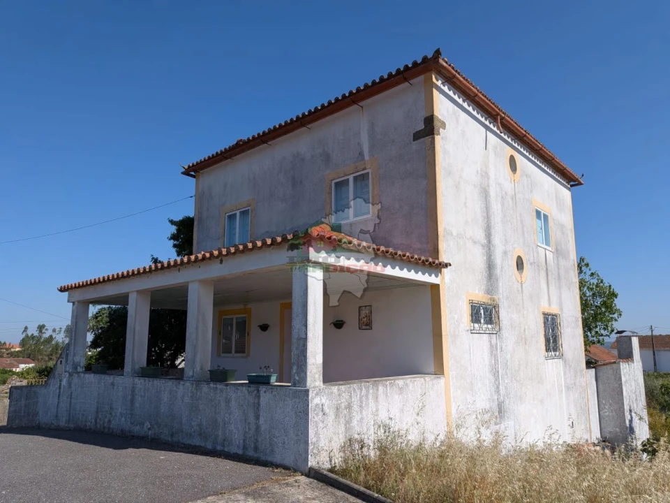 Moradia T4 para Venda em Fundada Foto 1