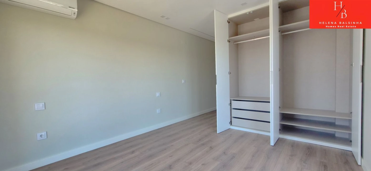 Apartamento T3 para Venda em Pontinha e Famões Foto 25