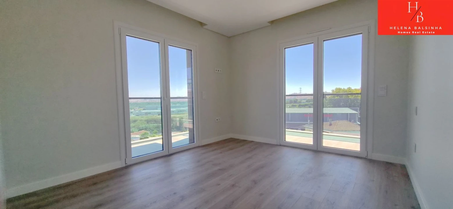 Apartamento T3 para Venda em Pontinha e Famões Foto 28