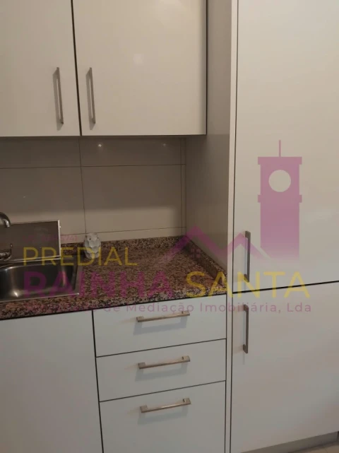 Quarto para Arrendamento em Sé Nova, Santa Cruz, Almedina e São Bartolomeu