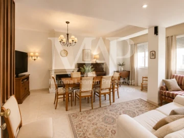 Apartamento T3 para Venda em Oeiras e São Julião da Barra, Paço de Arcos e Caxias