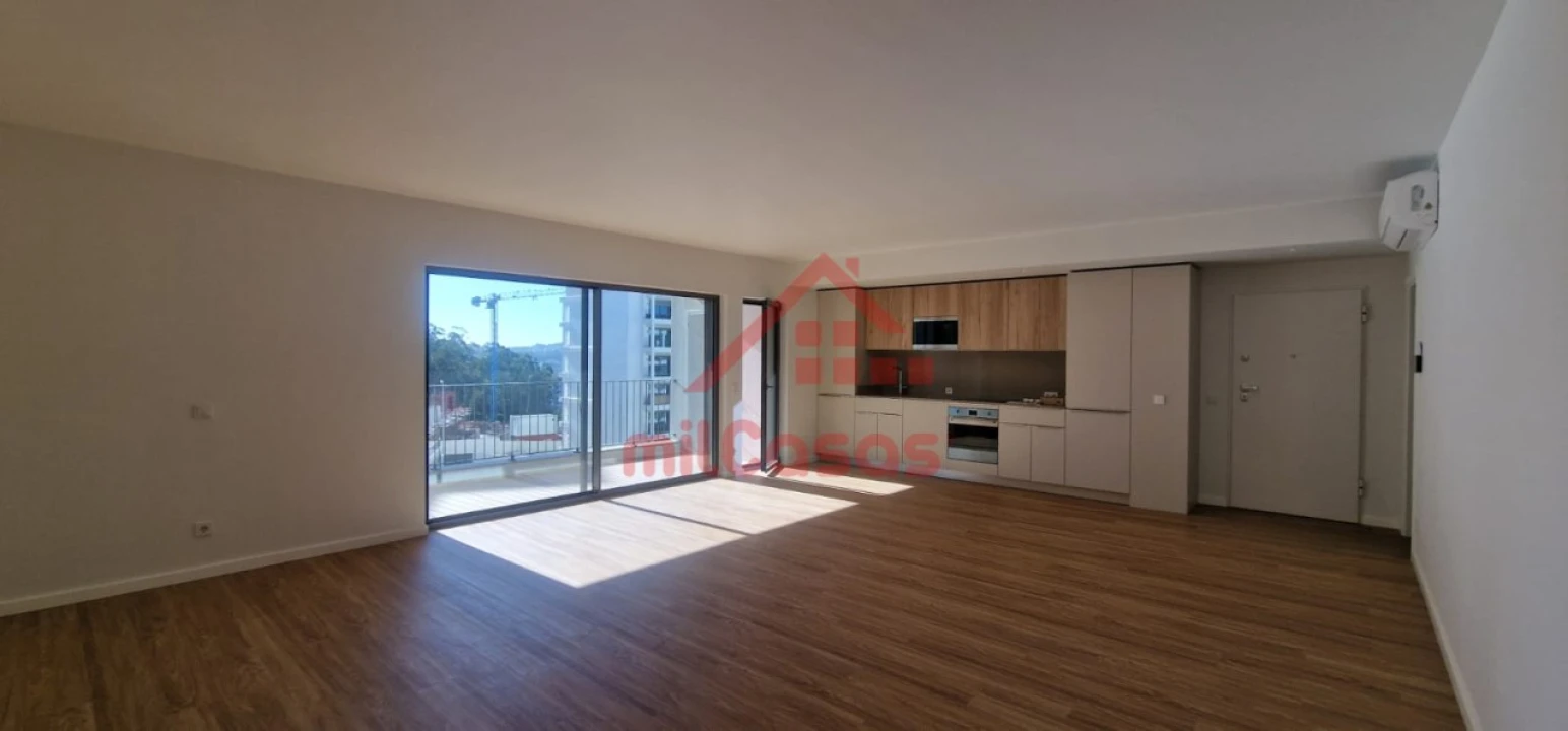 Apartamento T4 para Arrendamento em Santo António dos Cavaleiros e Frielas Foto 21