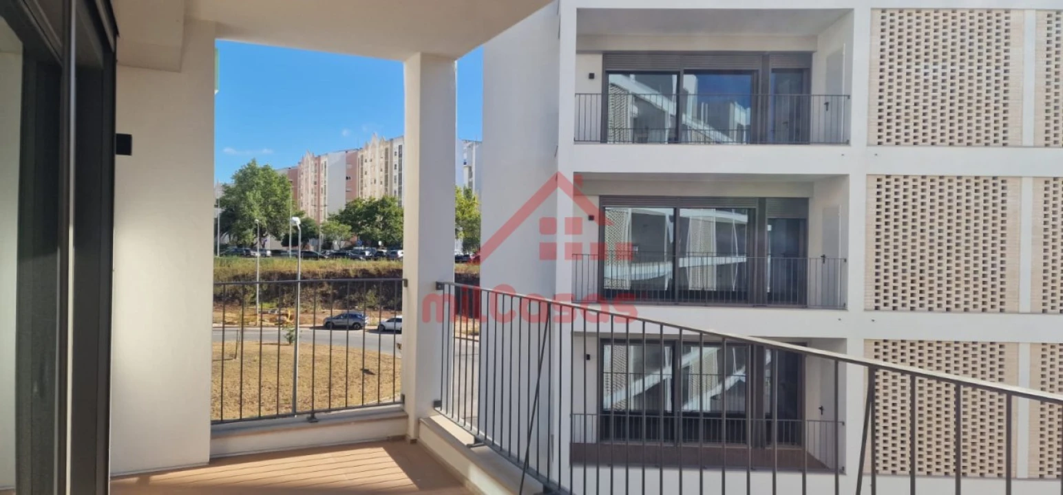 Apartamento T4 para Arrendamento em Santo António dos Cavaleiros e Frielas Foto 4