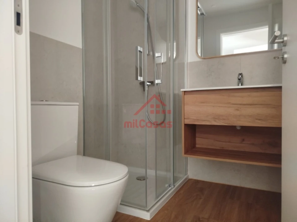 Apartamento T4 para Arrendamento em Santo António dos Cavaleiros e Frielas Foto 16