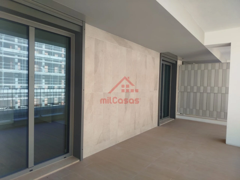 Apartamento T4 para Arrendamento em Santo António dos Cavaleiros e Frielas Foto 18