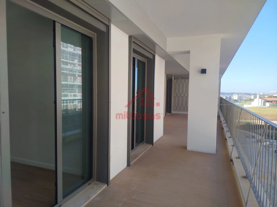 Apartamento T4 para Arrendamento em Santo António dos Cavaleiros e Frielas Foto 20