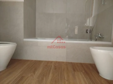 Apartamento T4 para Arrendamento em Santo António dos Cavaleiros e Frielas